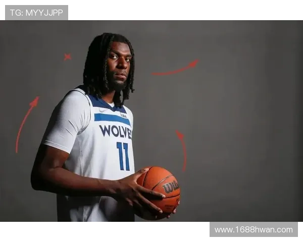 狼队训练馆日常揭秘球员全力以赴备战新赛季展现拼搏精神